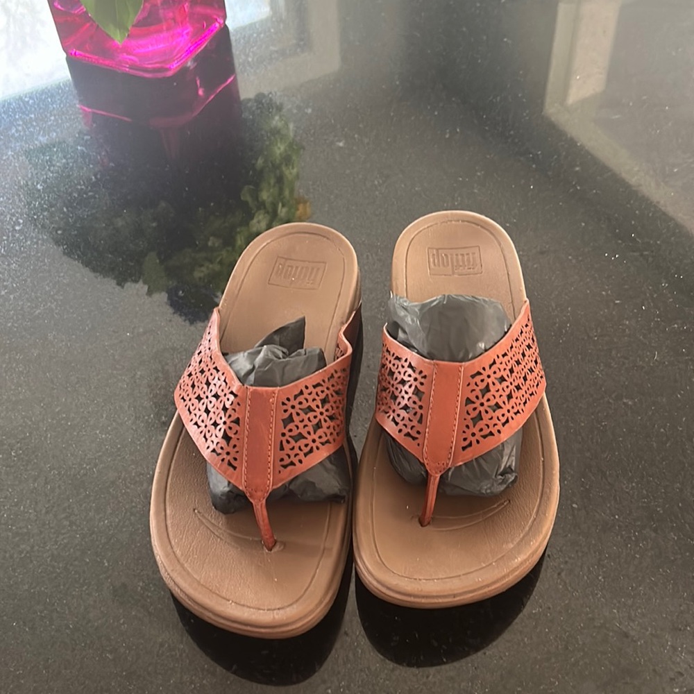 Size 8 brown leather fitflop sandals